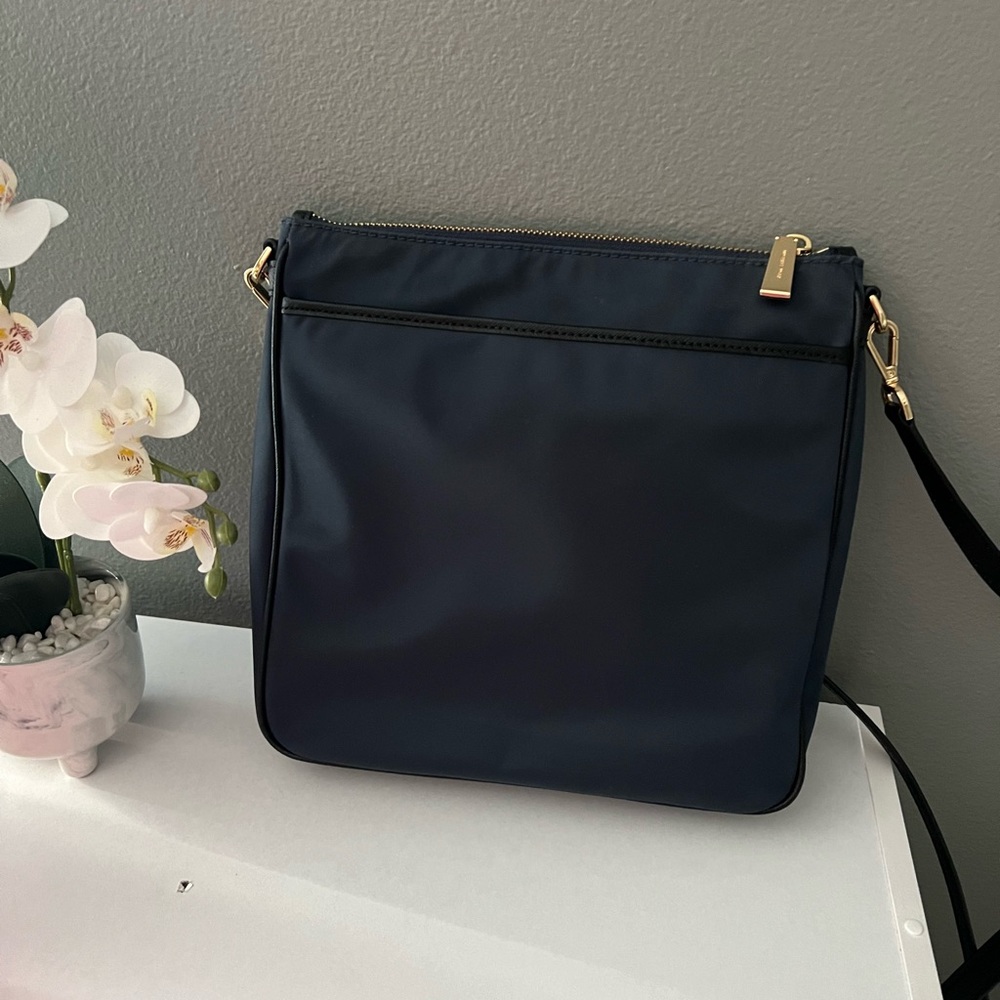 Micheal Kors Nylon Crossbody Body-Navy Color - Picture 2 of 6